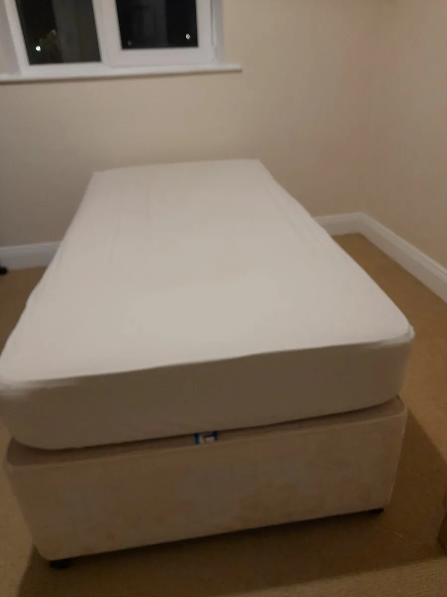 Single bed and mattress - Image 2