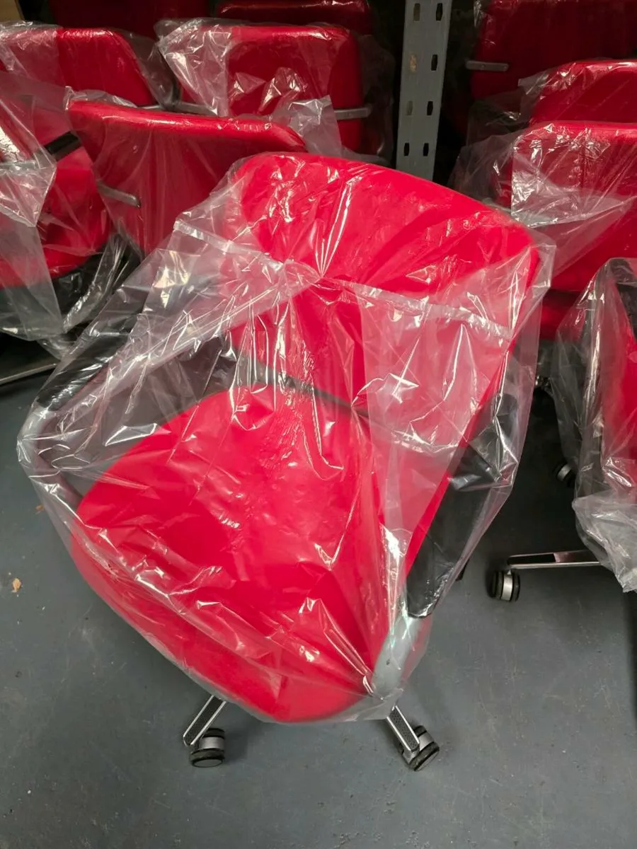 Red task chairs x 26 - Image 1