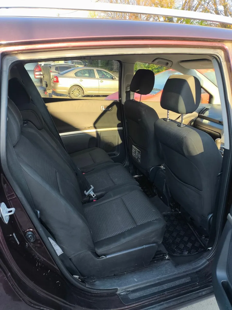 Toyota Corolla verso 7 seat - Image 3