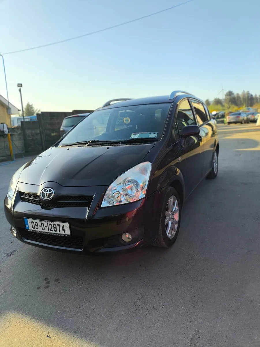 Toyota Corolla verso 7 seat - Image 1