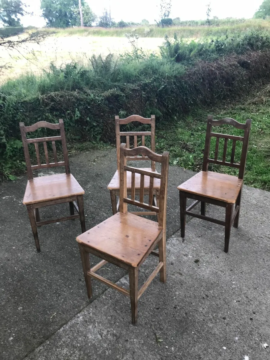 4 wooden chairs - Image 1