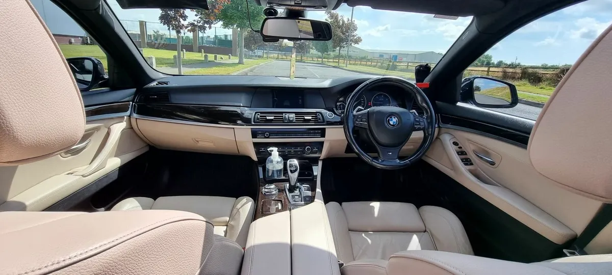 BMW 5-Series 2011 - Image 4