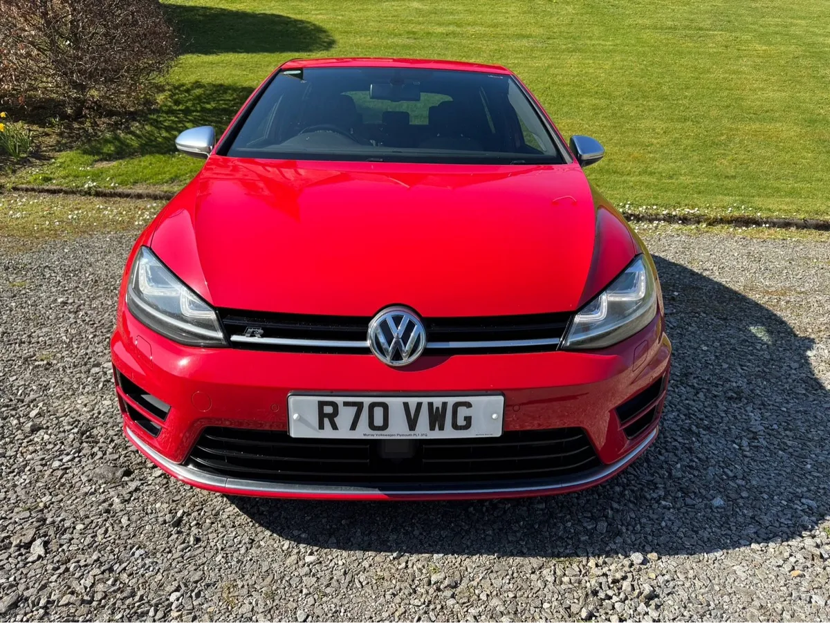 2015 Volkswagen Golf R - Image 2