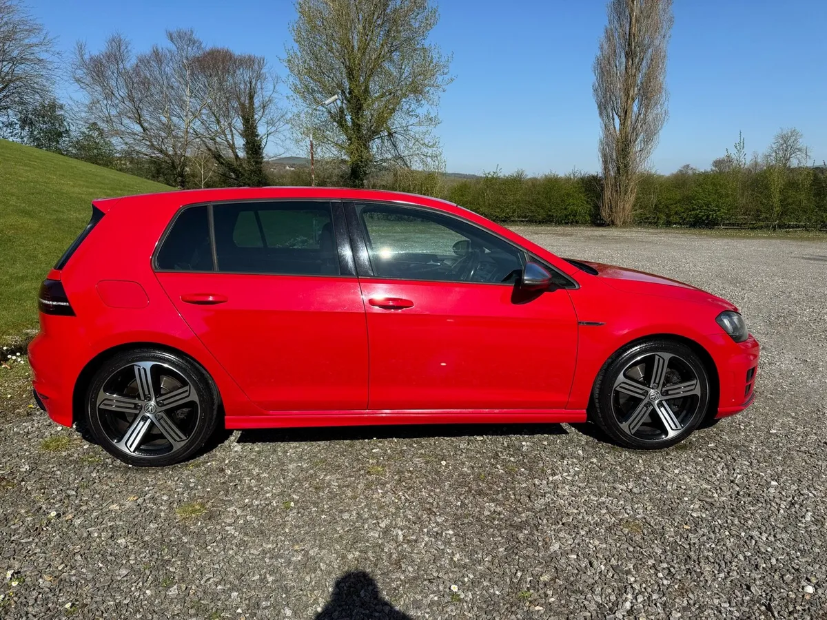 2015 Volkswagen Golf R - Image 4