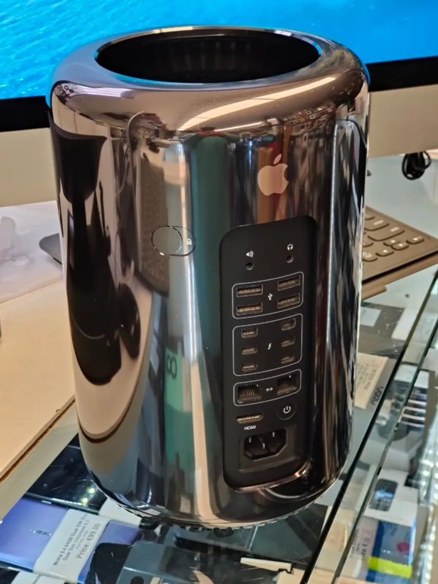 Apple Mac Pro (Late 2013) A1481 3.5GHz 6-core Intel Xeon E5, 64GB RAM, 512GB SDD macOS Monterey (Graphics: AMD FirePro D700 6GB) - Image 2