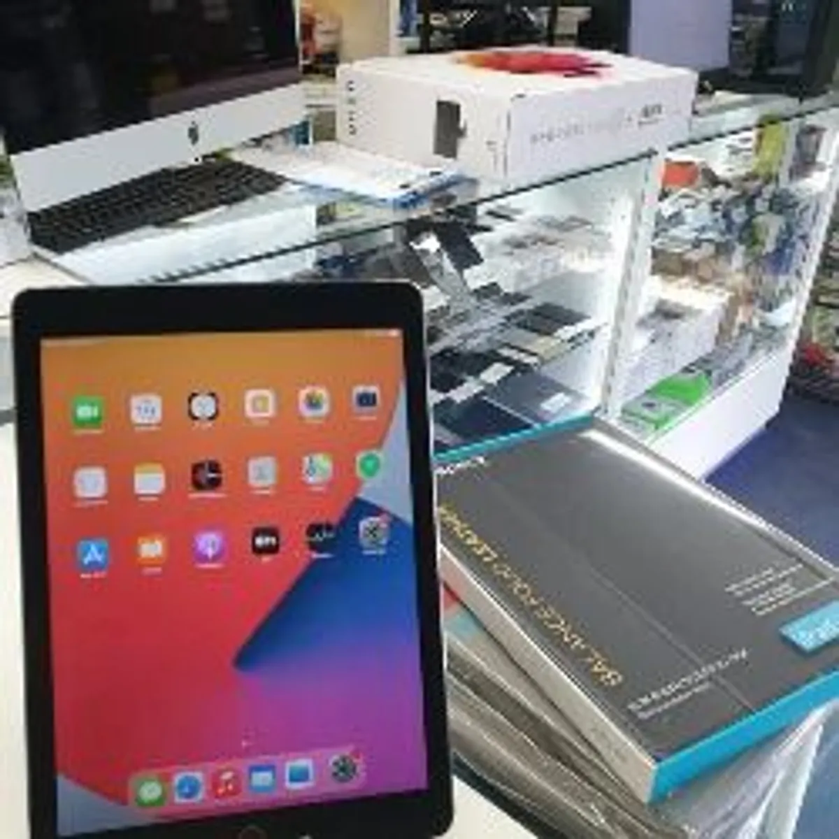 Apple iPad AIR2 9.7" 16GB WiFi & Cellular (SIM CARD) + Free New Speck Cover (Sale) - Image 2