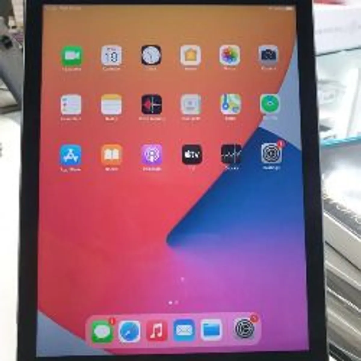 Apple iPad AIR2 9.7" 16GB WiFi & Cellular (SIM CARD) + Free New Speck Cover (Sale) - Image 3
