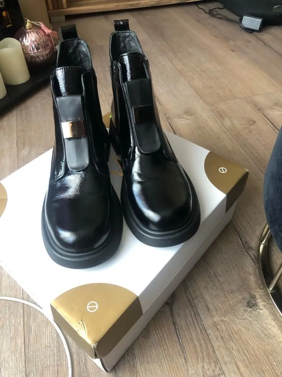 shoes - Image 1