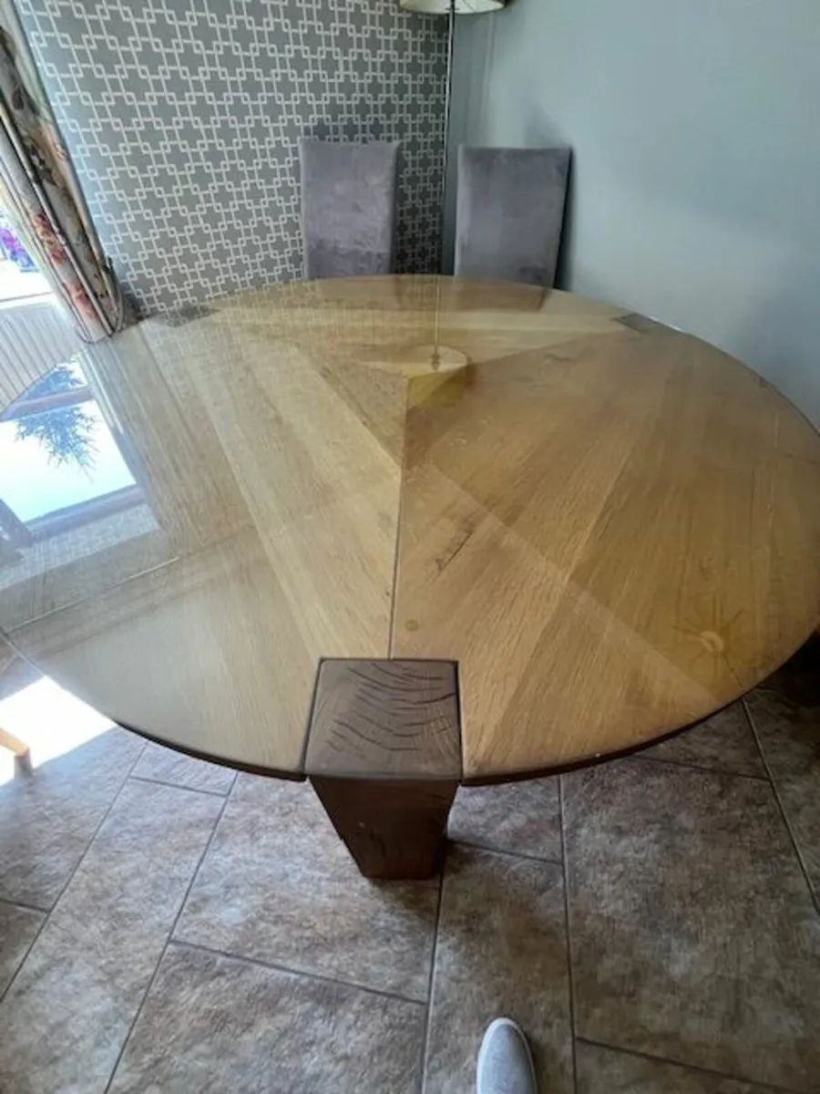 Round Oak Table & Six Chairs - Image 3