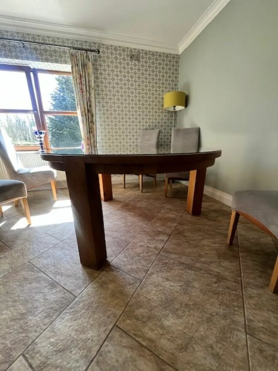 Round Oak Table & Six Chairs - Image 4