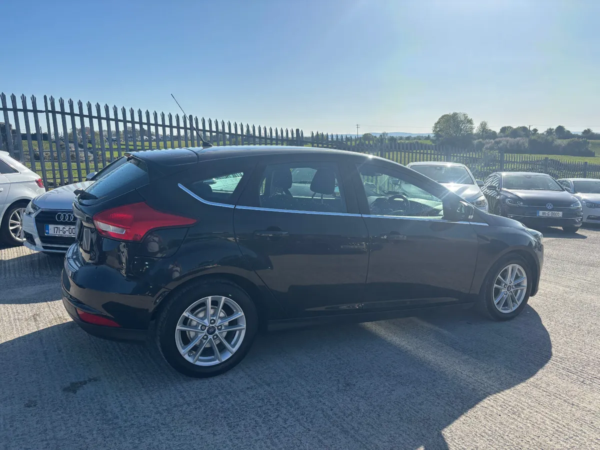 Ford Focus 1.5 ZETEC TDCI  2015 - Image 4