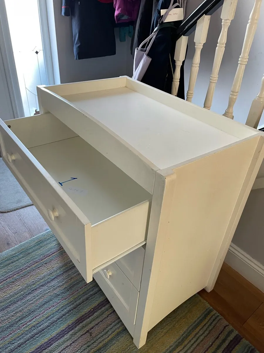 Chest of drawers / Baby Changing - Image 3