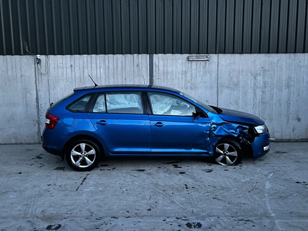 2015 Skoda Rapid for parts - Image 2