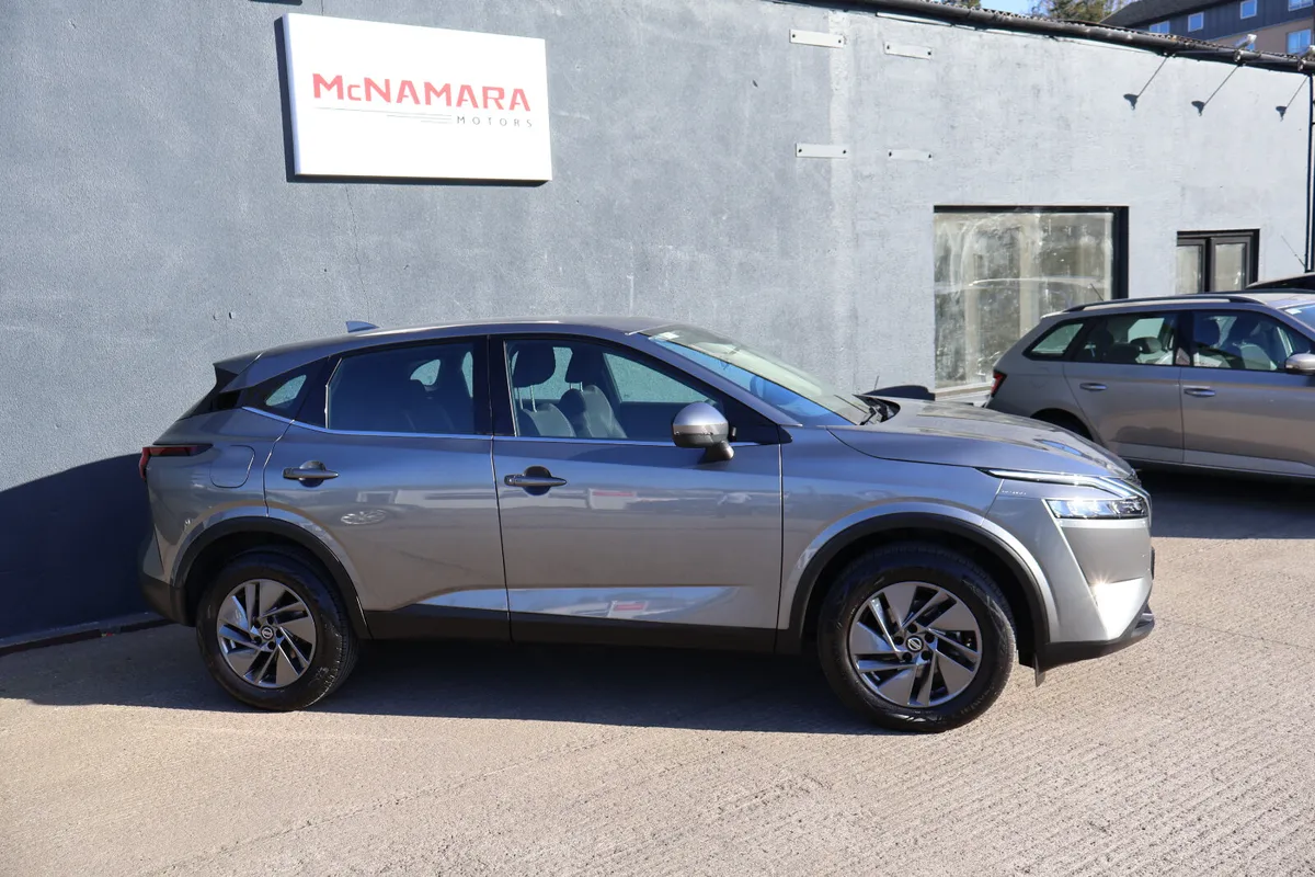 Nissan Qashqai SV Hybrid Only 10,000Km 'As New' - Image 2