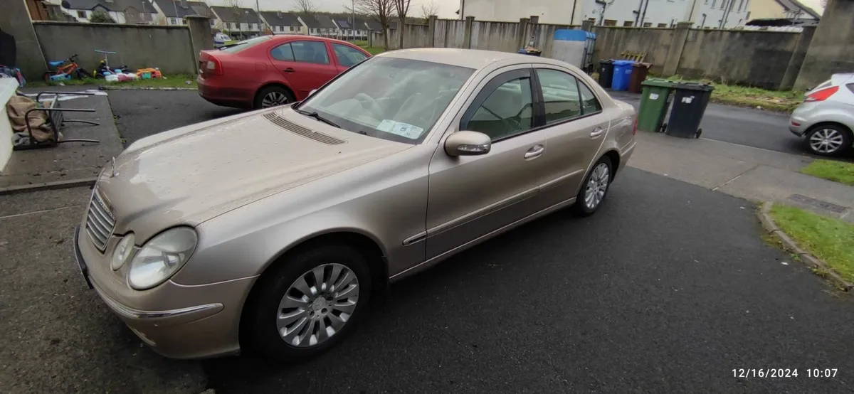 Mercedes-Benz E-Class 2005 - Image 4