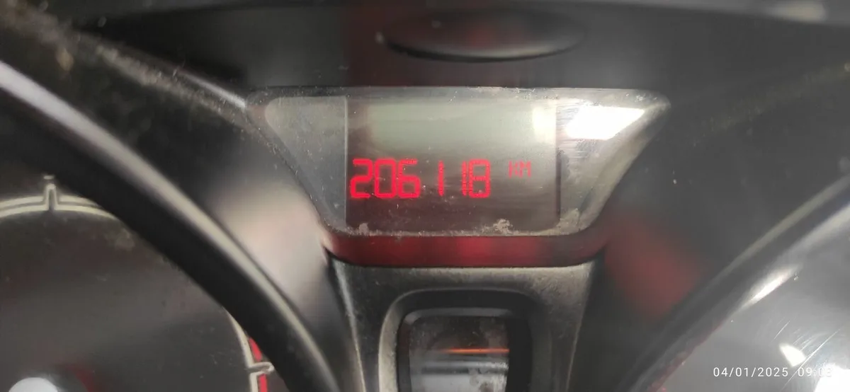 Ford Fiesta 2010 - Image 2