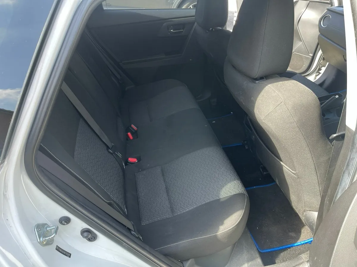 Toyota auris hybrid - Image 4