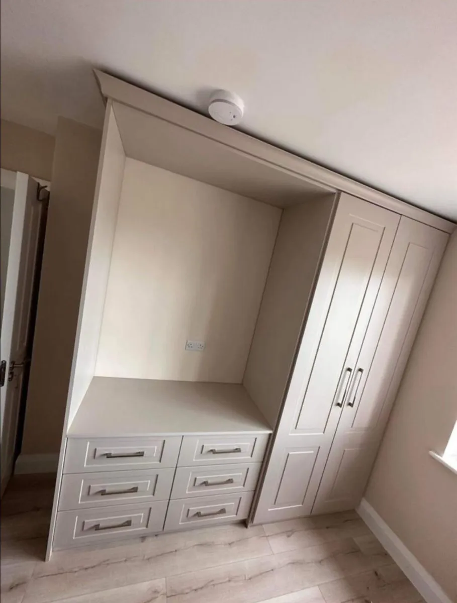 Softline wardrobe with 6 pull out drawers - Image 1