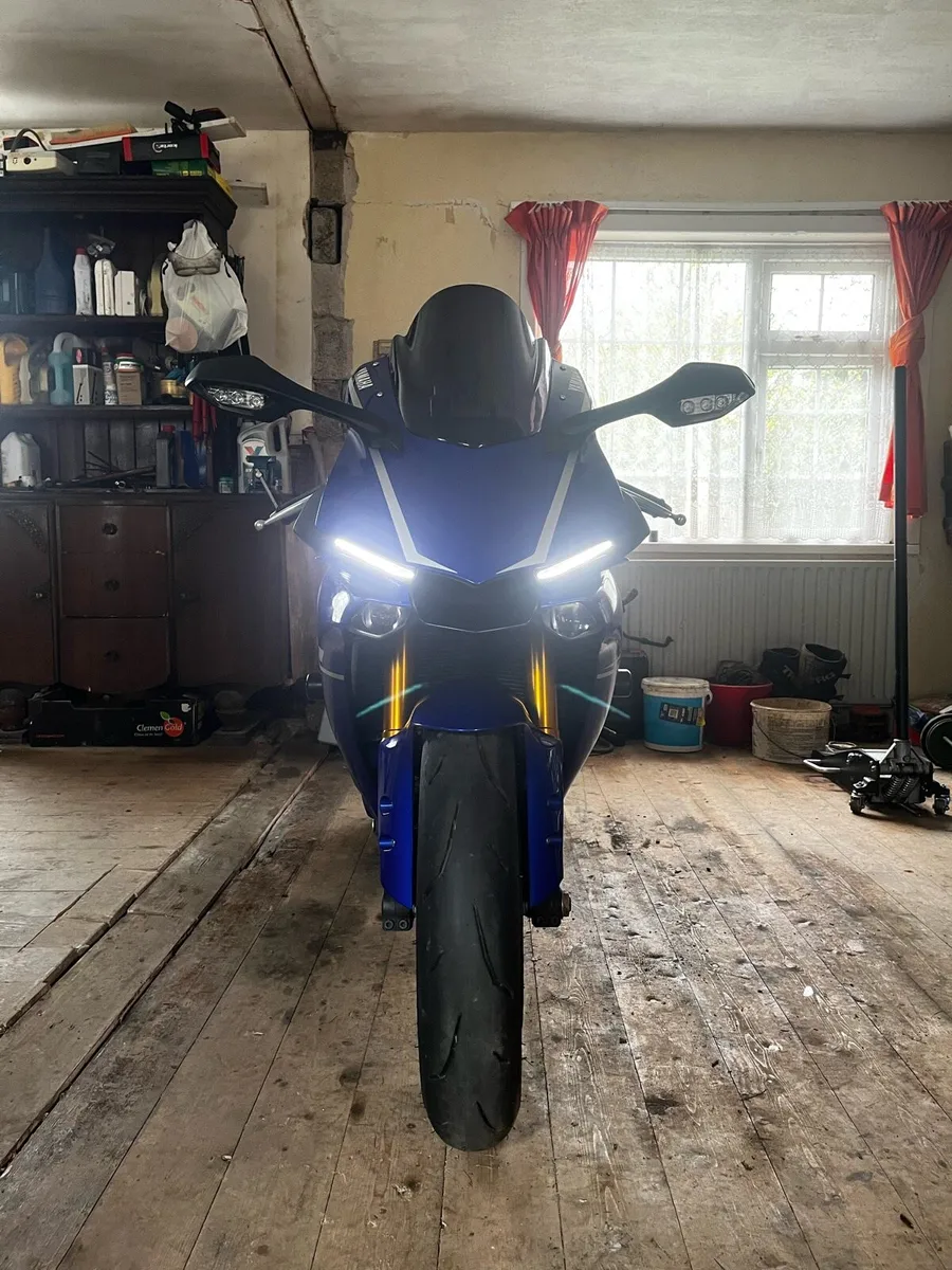 YAMAHA R1 - Image 4