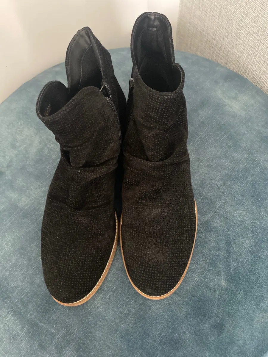 Boots - Image 2