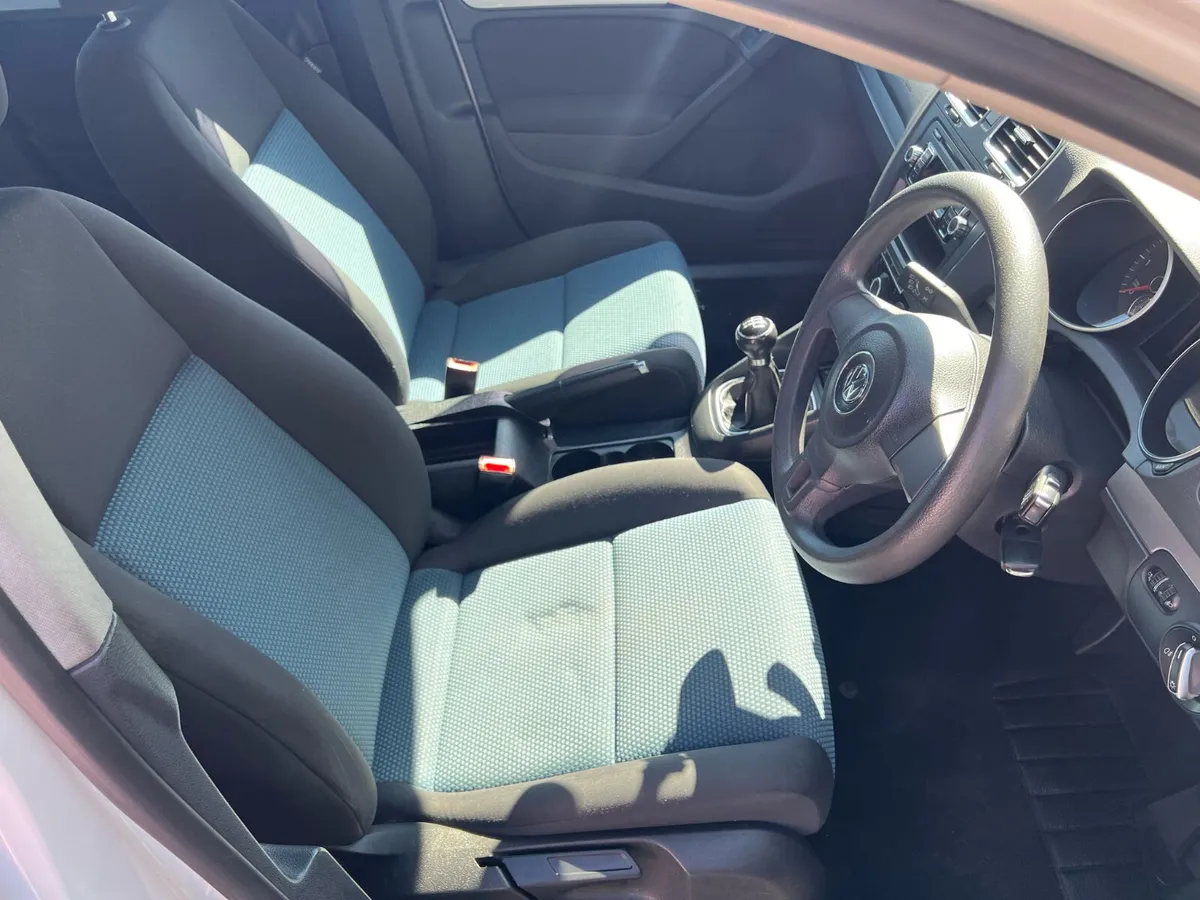 Volkswagen Golf 2012 1.6 white - Image 4