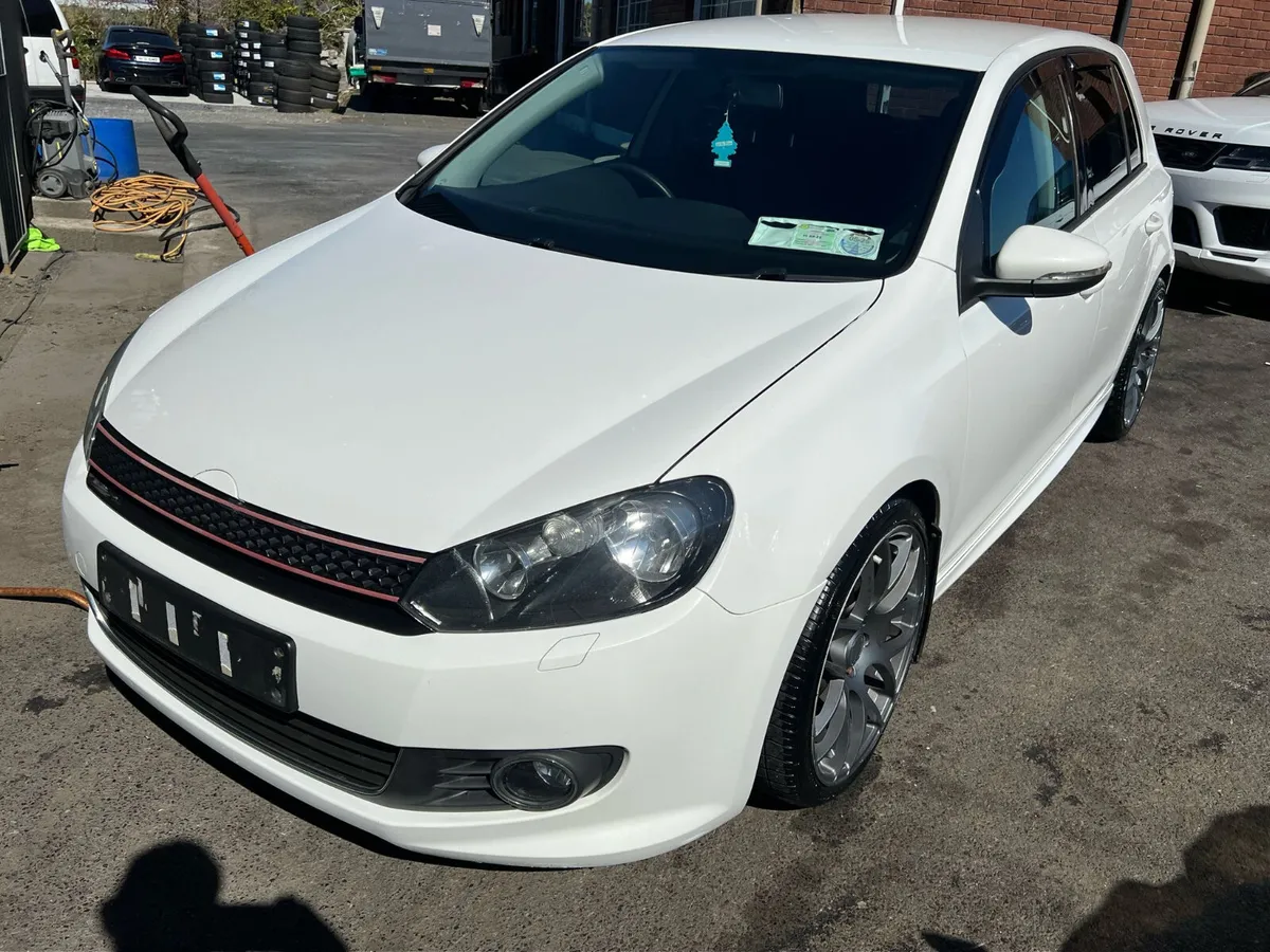 Volkswagen Golf 2012 1.6 white - Image 3
