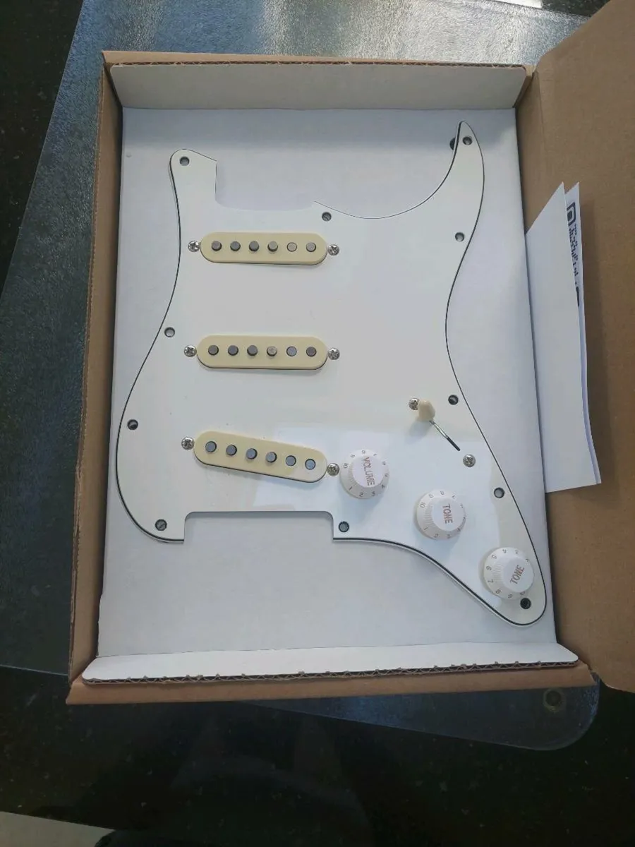 Fender single coil 70s loaded pickguard - Image 1