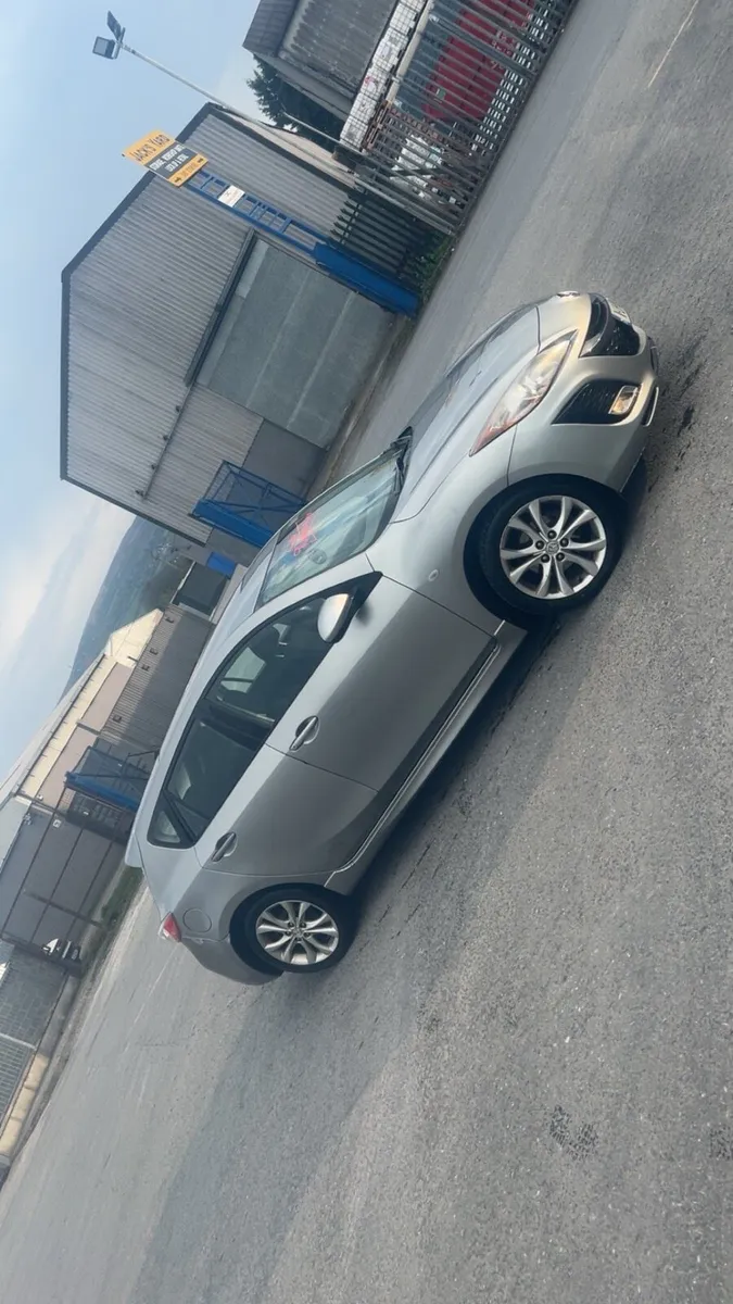 2011 Mazda 3 - Image 3