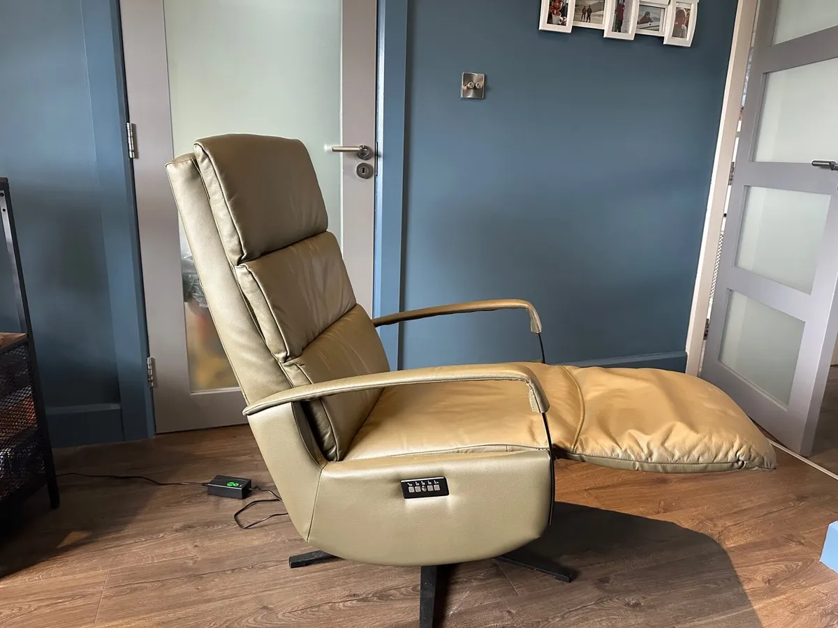 Reclining chair - Image 2