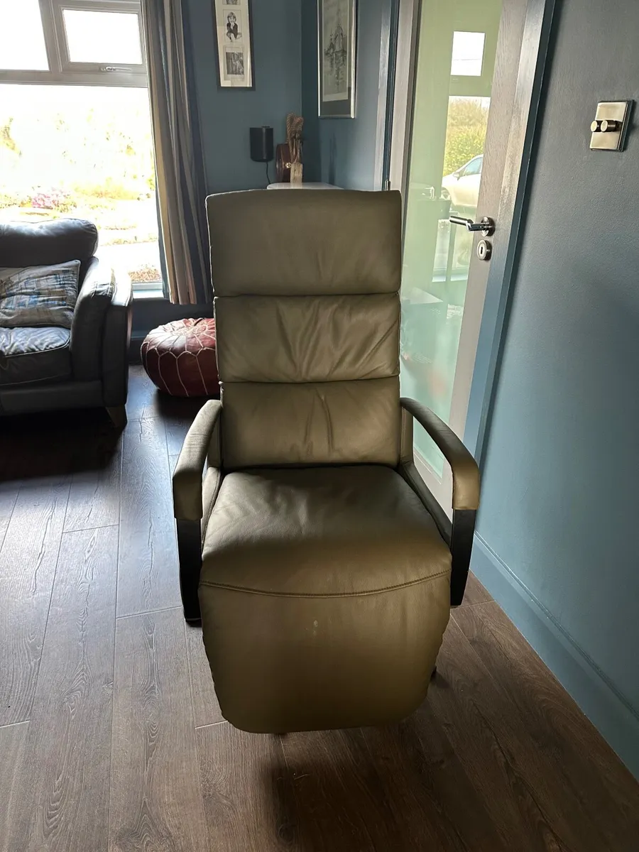 Reclining chair - Image 4