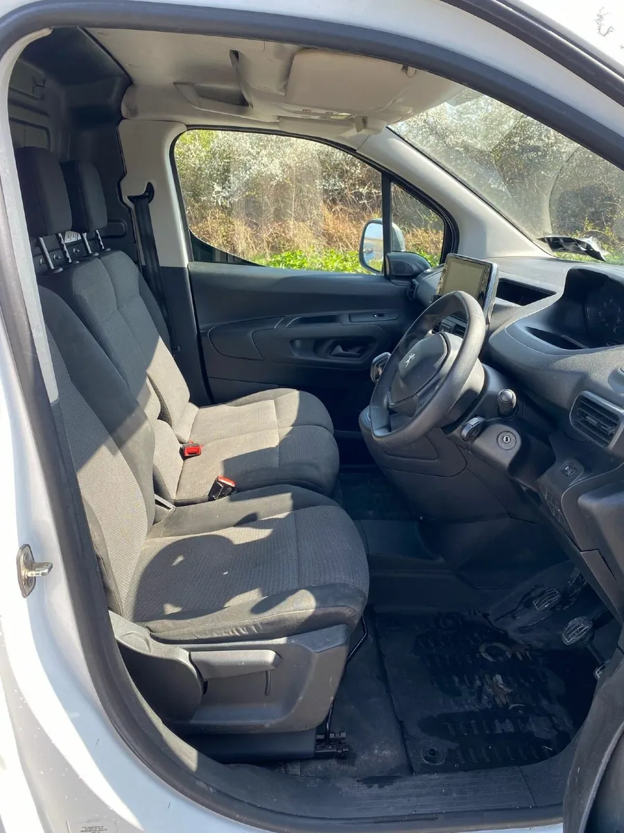 Peugeot Partner 2019 PRO L1 BLUE HDI - Image 4