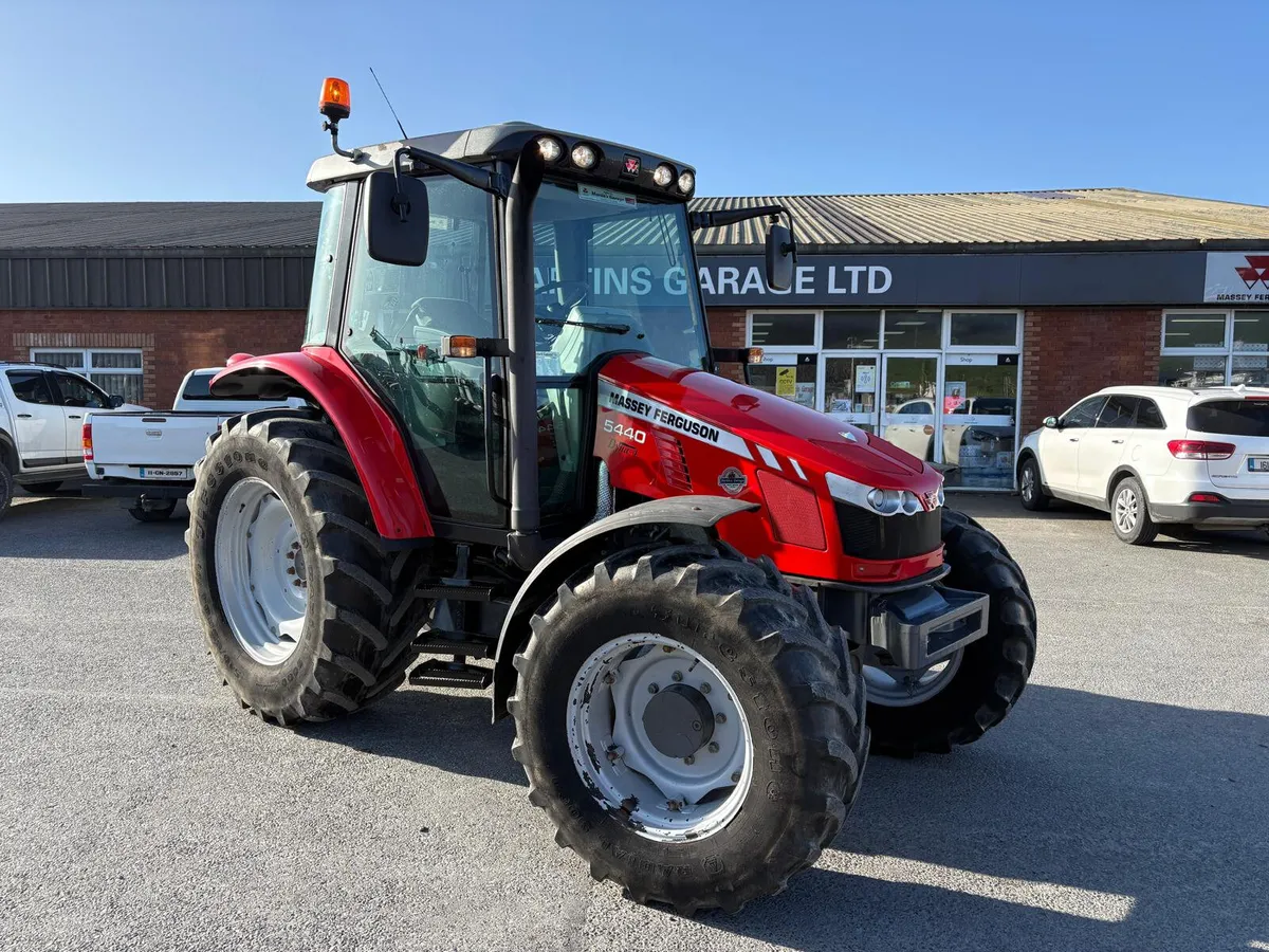 Massey Ferguson 5440 - Image 1