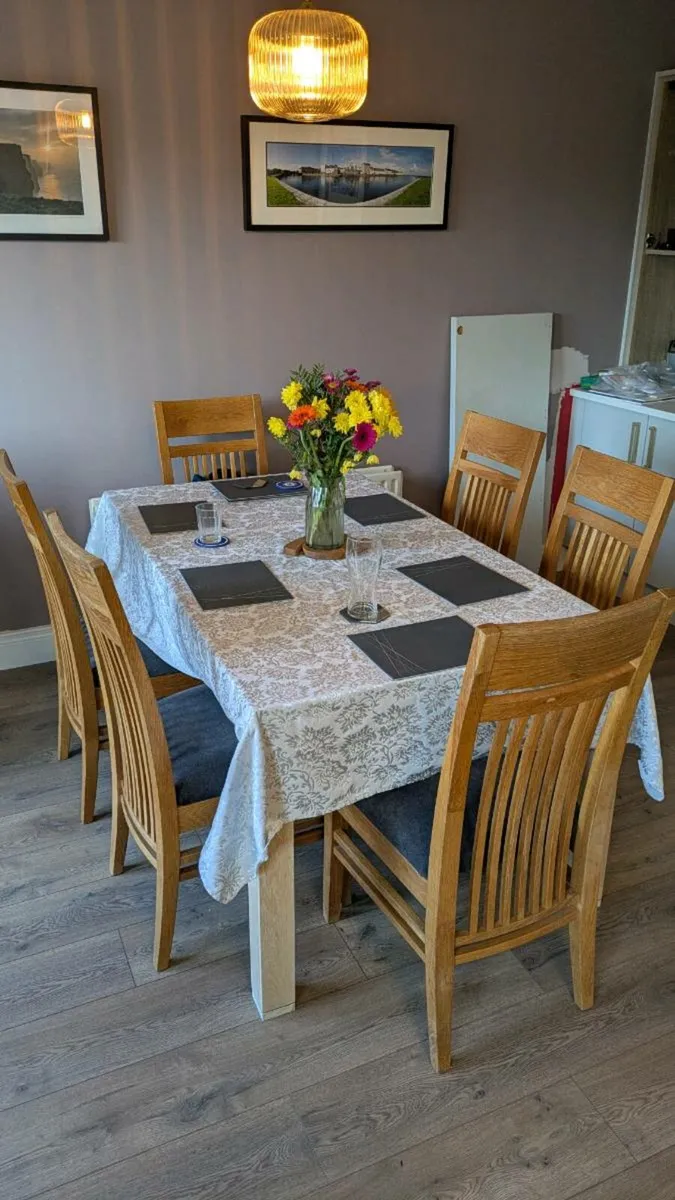 6 solid oak kitchen chairs - Image 1