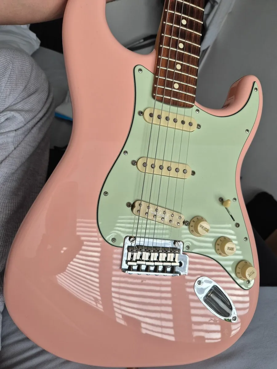 Fender Stratocaster - Image 2