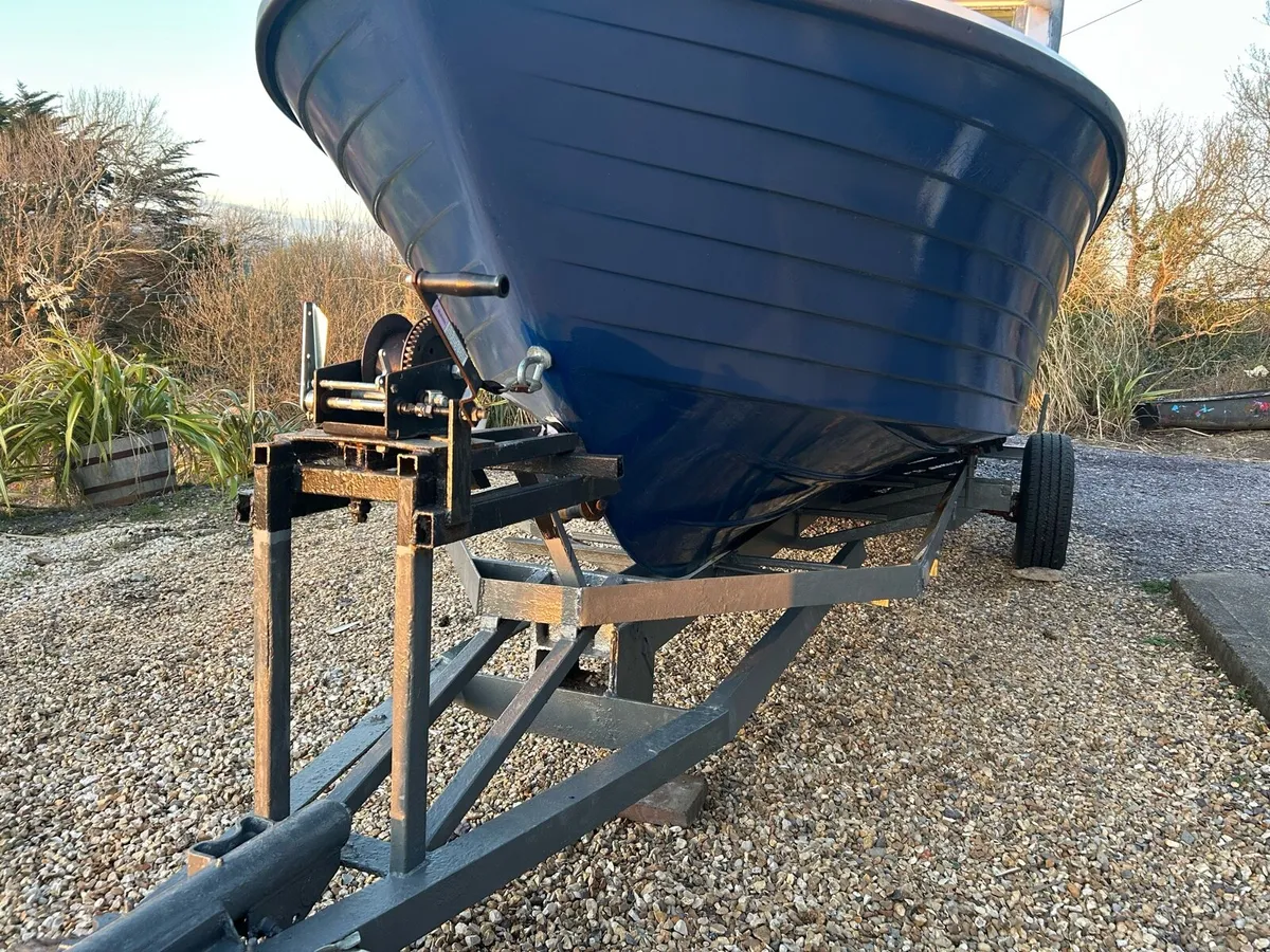 20 foot Fishing Cabin Cruiser - Image 3