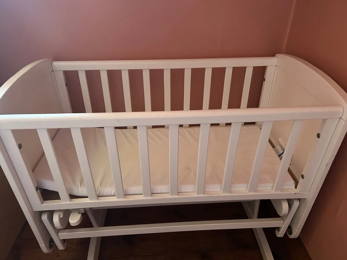 Mothercare deluxe gliding crib