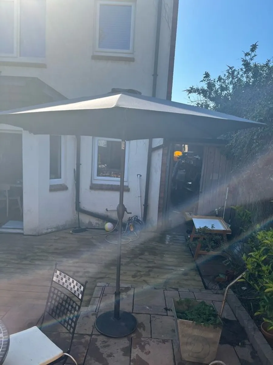 Quality parasol with base.Purchased at Arboretum. New and hardly used. - Image 4