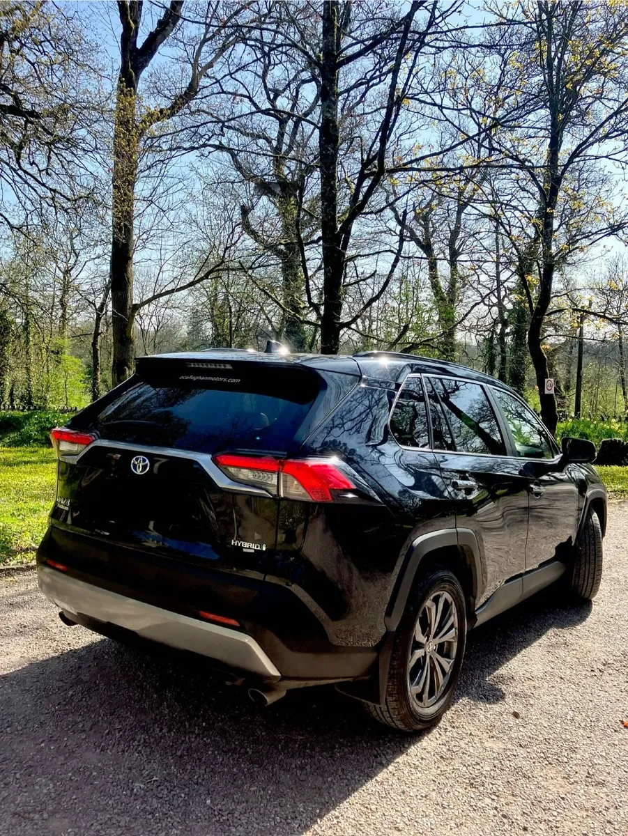 222 Toyota RAV4 PLATINUM/Black Edition - Image 4