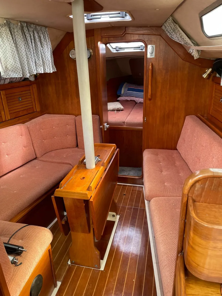 Westerly Storm Cruiser 33 Twin Keel 33ft Yacht - Image 4
