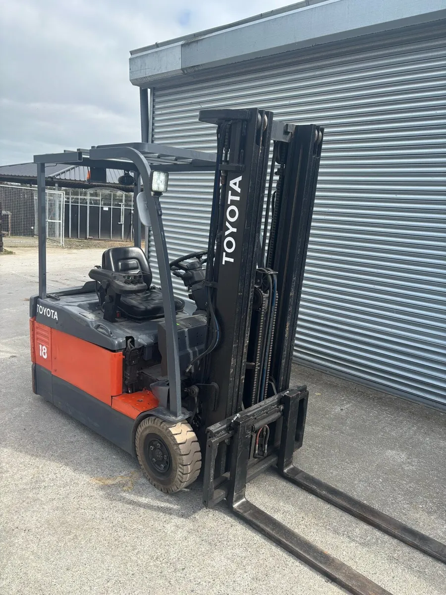 Forklift - Image 2