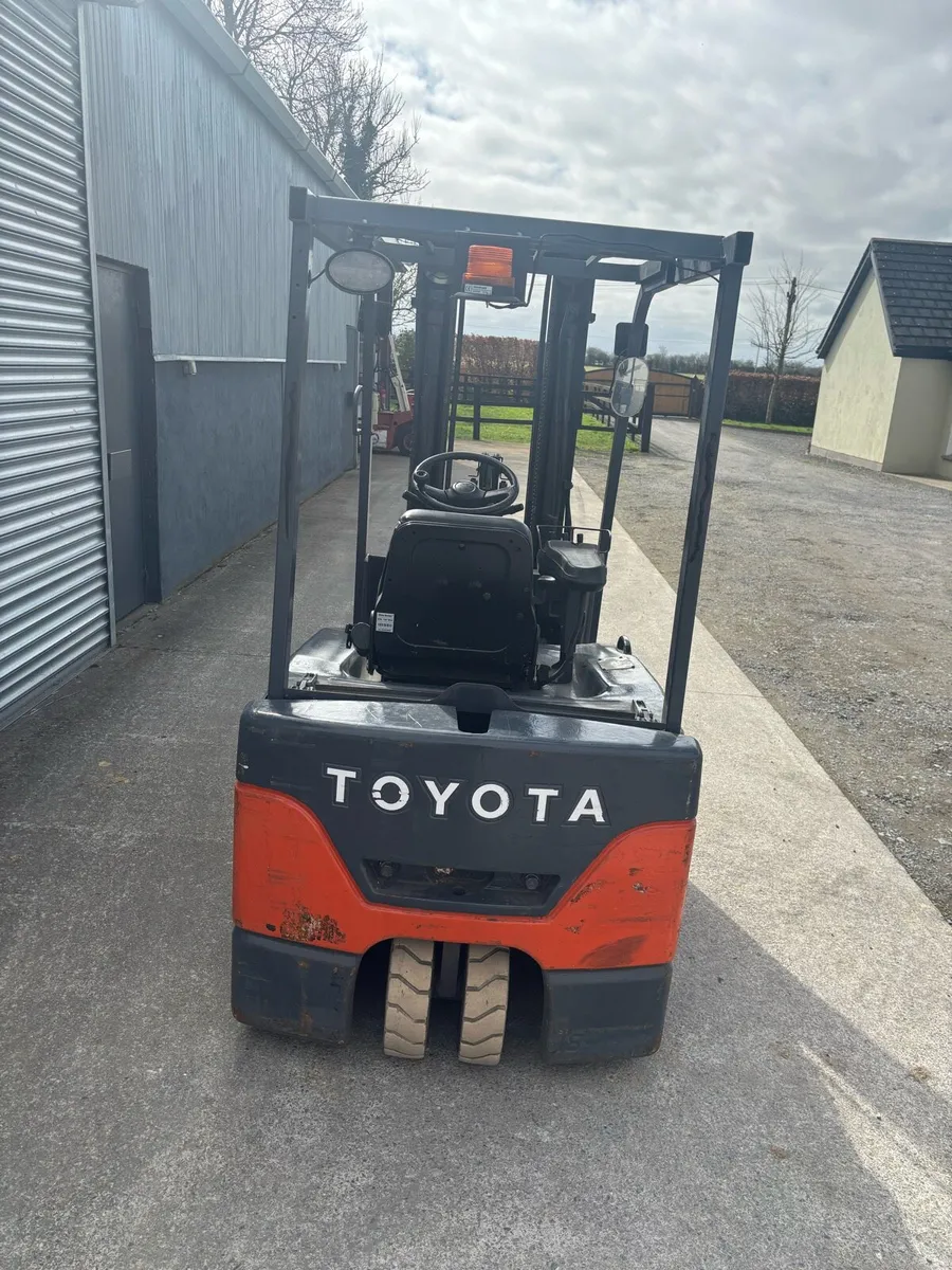 Forklift - Image 4