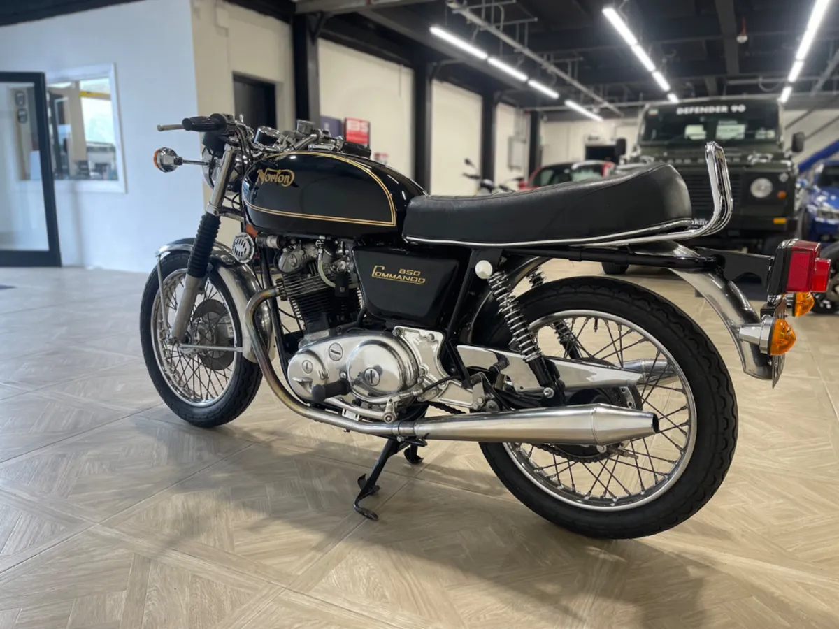 NORTON Commando 850 1975 - Image 4