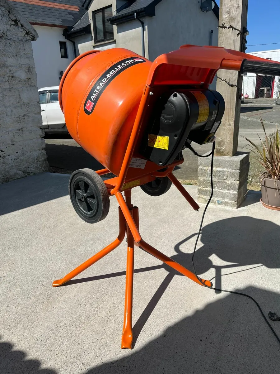 Altrad Belle 150 220V Electric Cement Mixer - Image 1