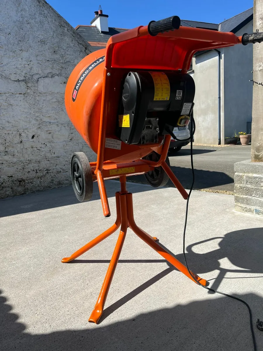 Altrad Belle 150 220V Electric Cement Mixer - Image 2