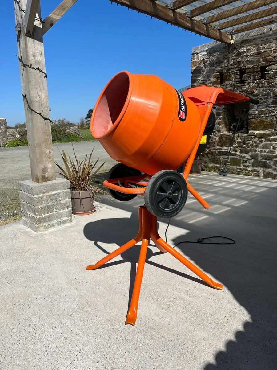 Altrad Belle 150 220V Electric Cement Mixer - Image 4