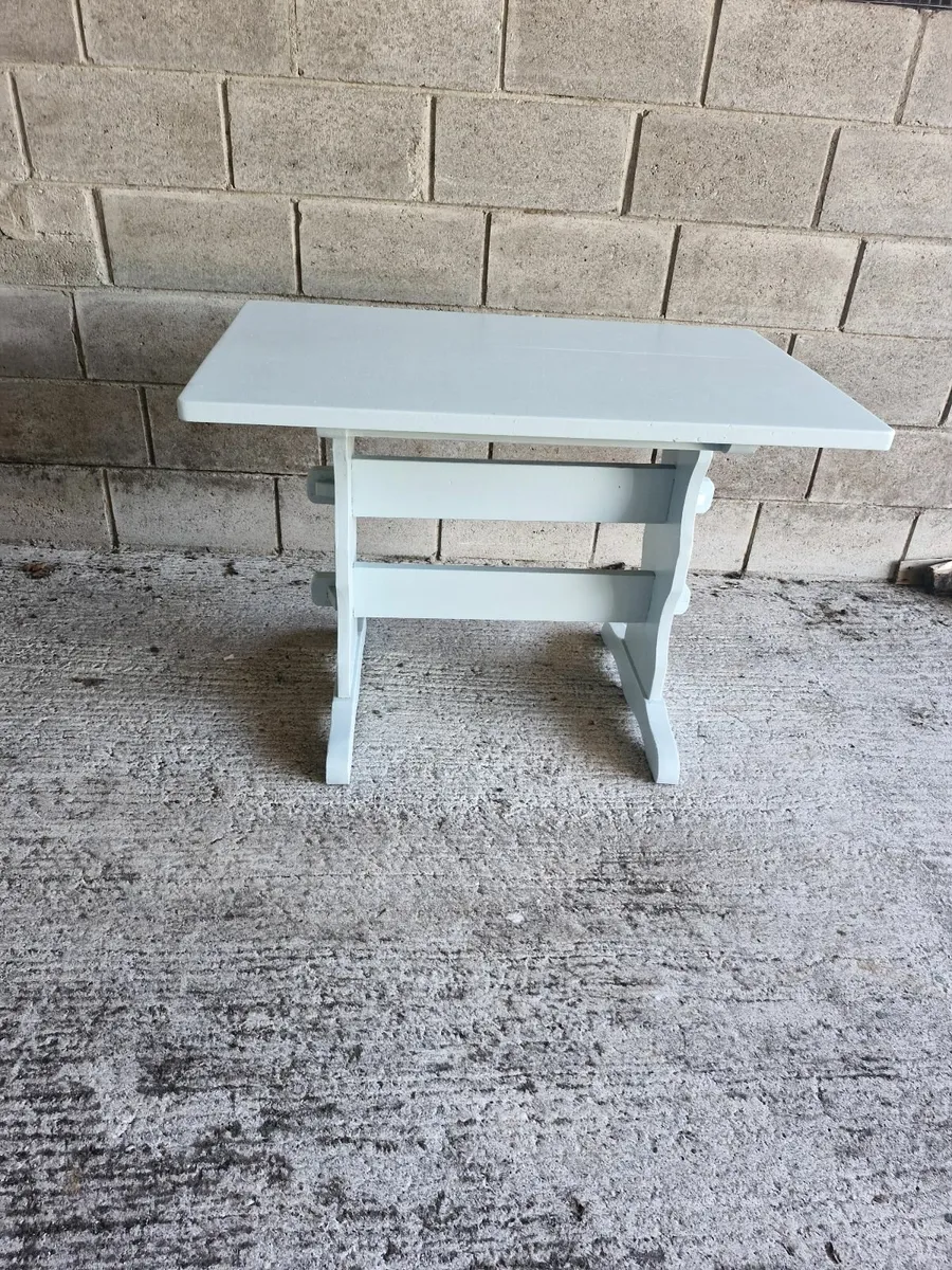 2 tables - Image 1
