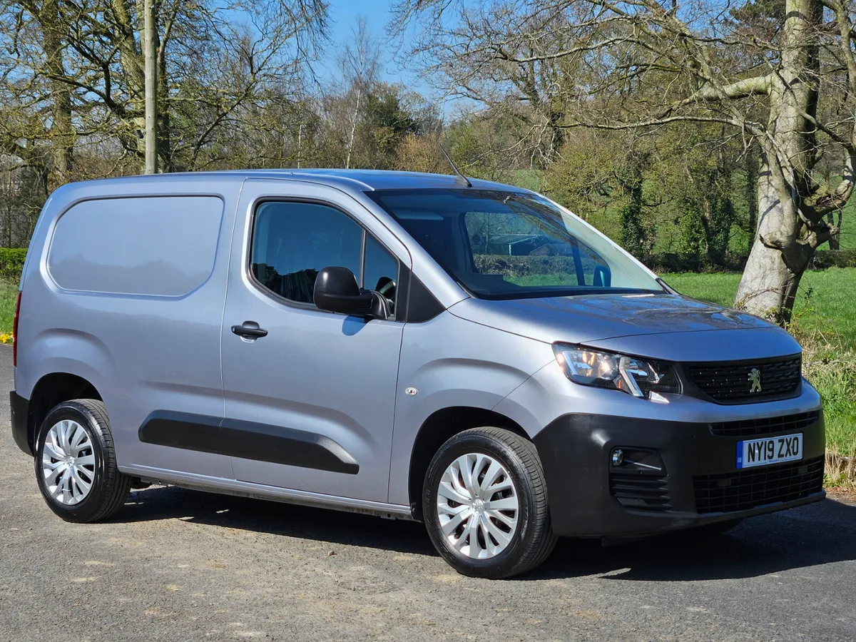 Full Service History | €200 VRT - Image 1