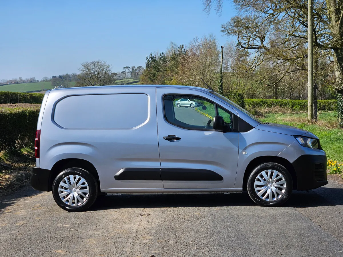 Full Service History | €200 VRT - Image 3