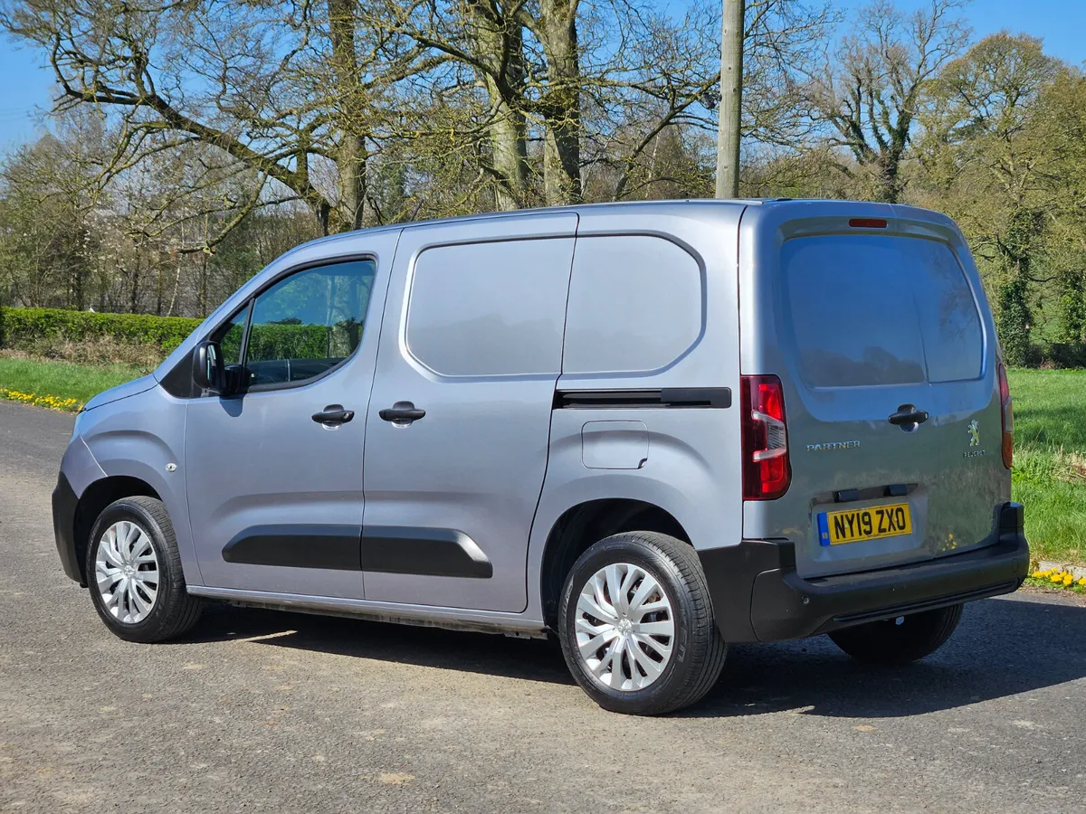 Full Service History | €200 VRT - Image 2