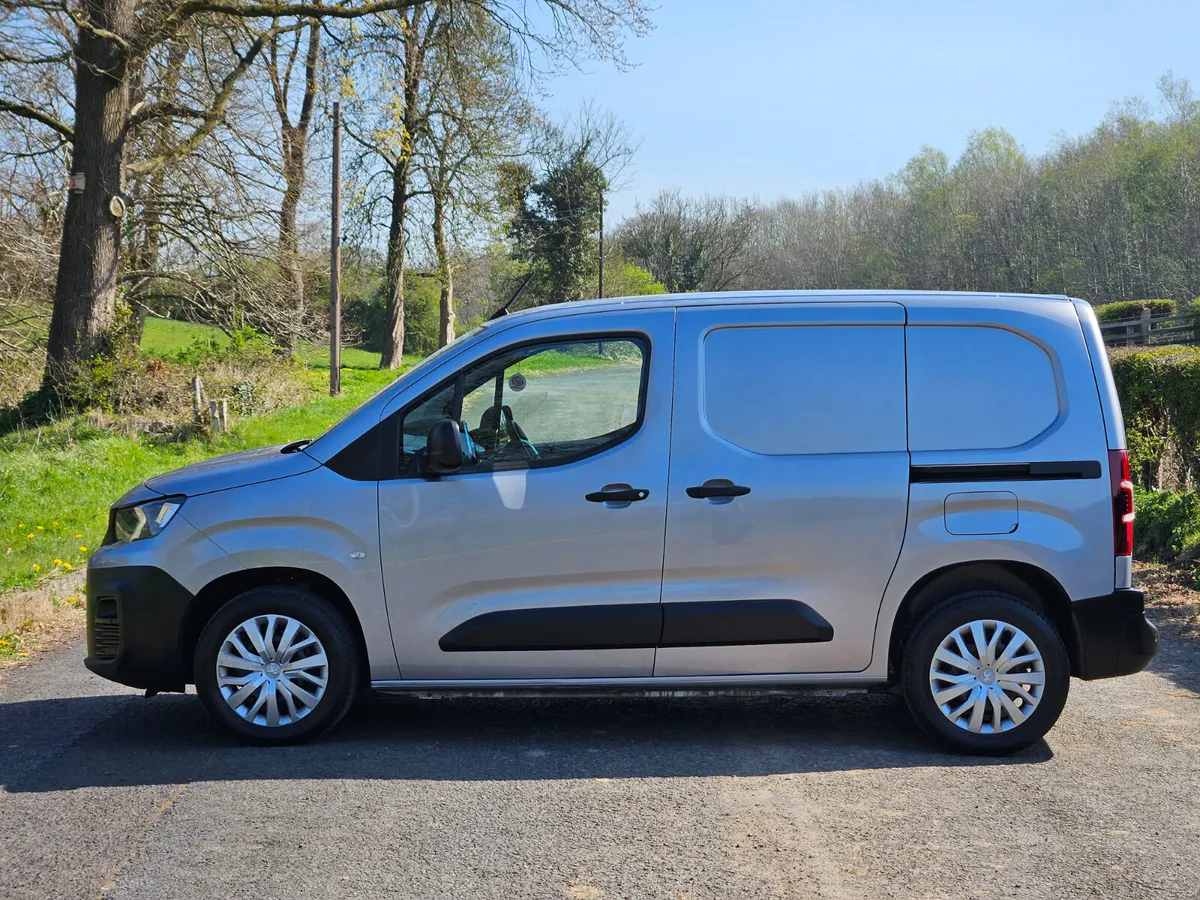 Full Service History | €200 VRT - Image 4